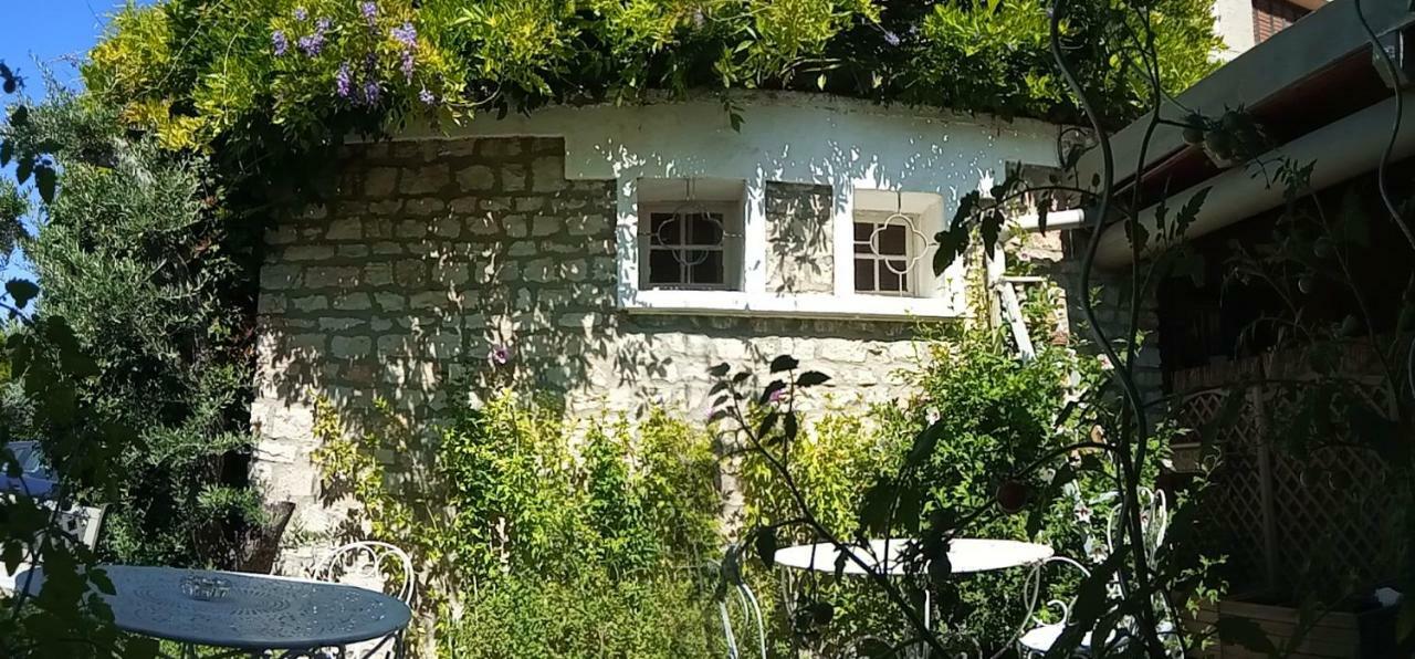 Hotel Font De Lauro Saumane-de-Vaucluse Zewnętrze zdjęcie